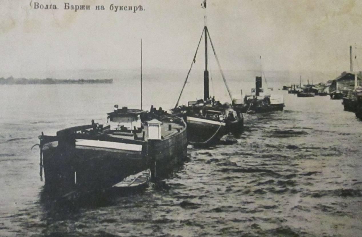 Волга. Баржи на буксире